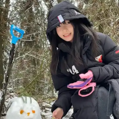 钟由希